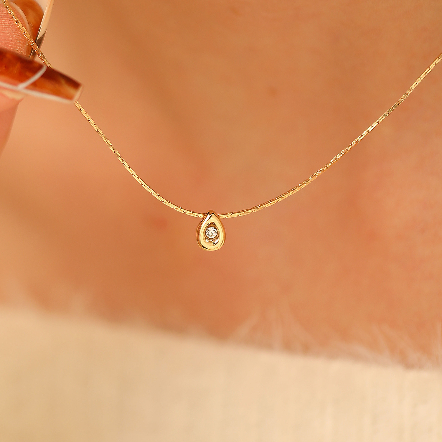 สร้อยคอไข่มุกทรงหยดน้ำแฟชั่นเร - Pearl Trim Chain บทวิจารณ์และราคา