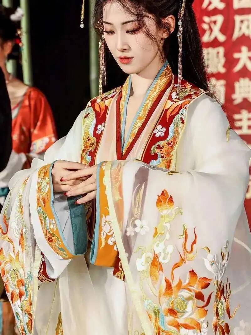 Ming Dynasty Hanfu เย็บปักถักร - Embroidery Craft บทวิจารณ์และราคา